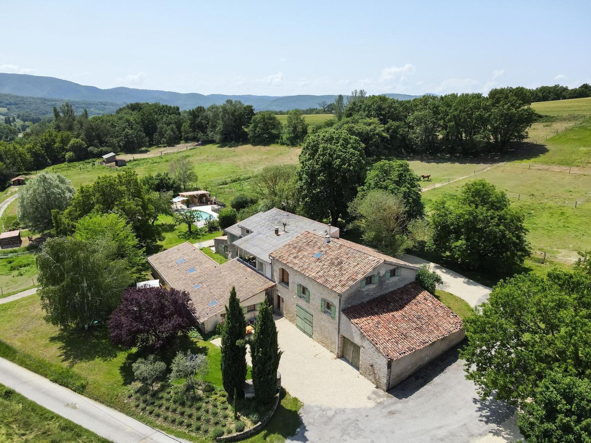Domaine Bellavigne Gites Et Spa ฟอร์คัลกีเย ภายนอก รูปภาพ